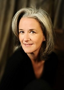 Tatiana de Rosnay auteur aux cheveux gris