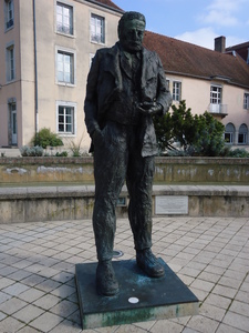 La statue d'Ousmane Sow représentant Victor Hugo sur l'esplanade de la mairie de Besançon